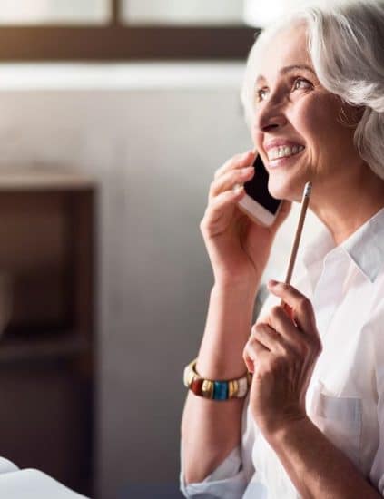 Top 10 Xiaomi ideales para papás y abuelos en Colombia: letra grande, volumen alto y sencillez real
