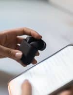 Audífonos Bluetooth conectados a celular
