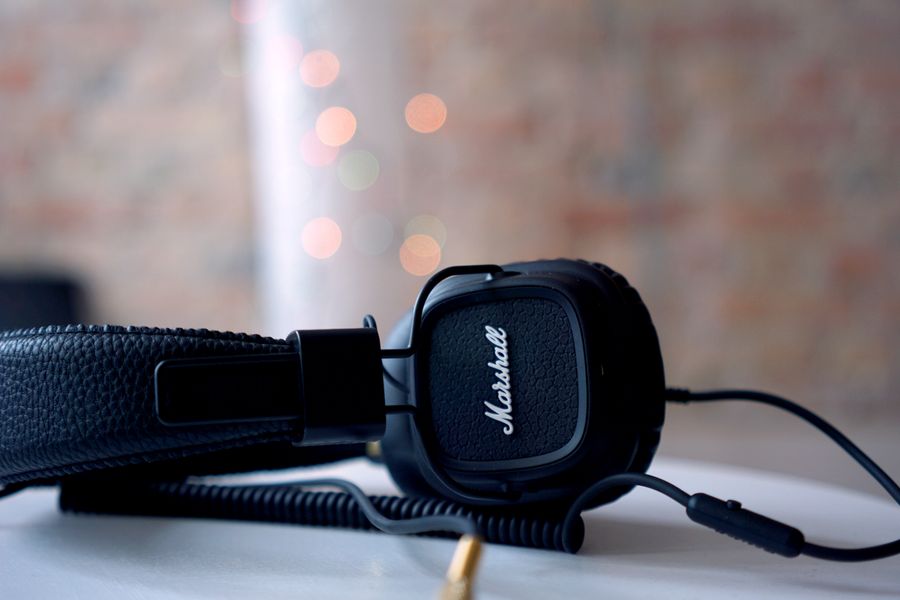 Audífonos inalámbricos y de cable para música