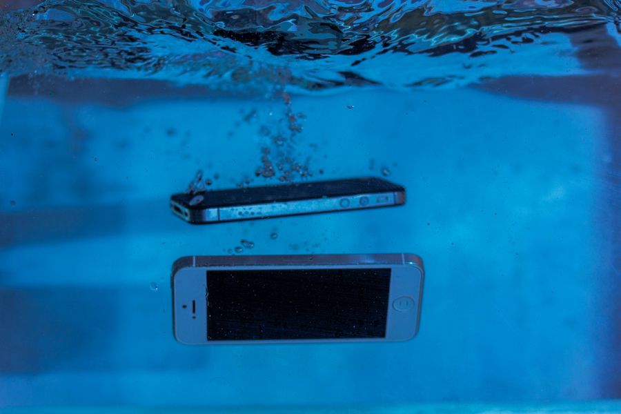 Prueba de resistencia al agua en smartphones