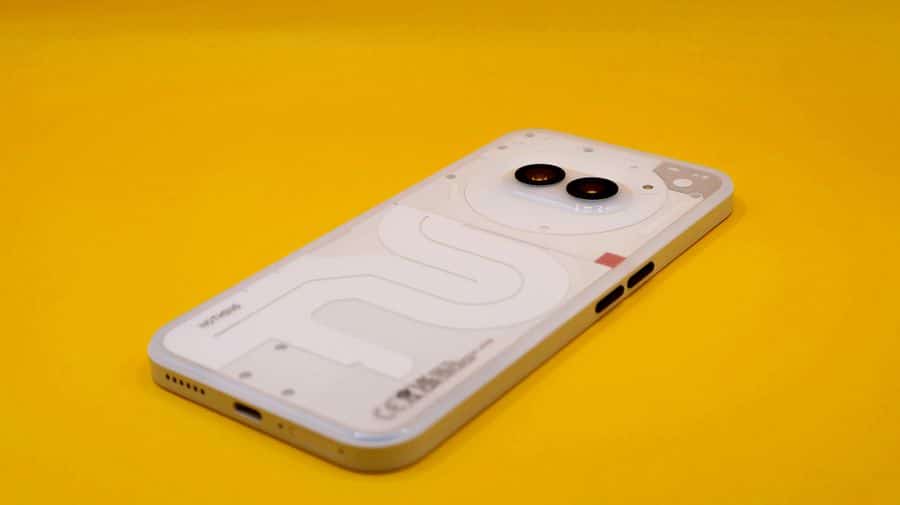 Funda transparente vs funda de color para celular: ventajas reales y diferencias Funda de color para celular moderno