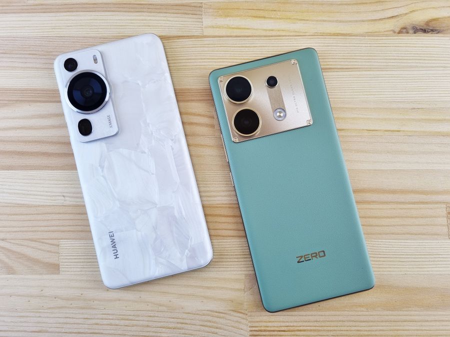 Smartphones modernos con estuches y tarjeteros